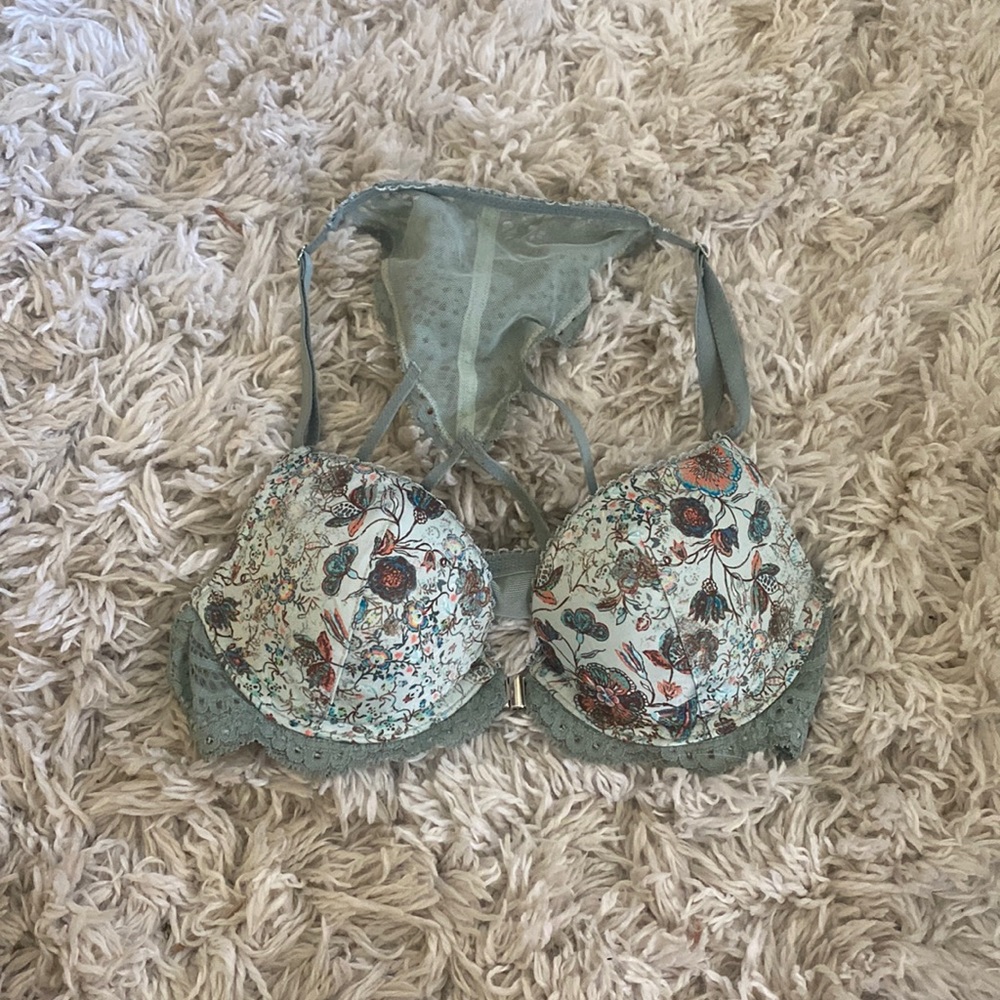very sexy front clip Victoria’s Secret bra 32A